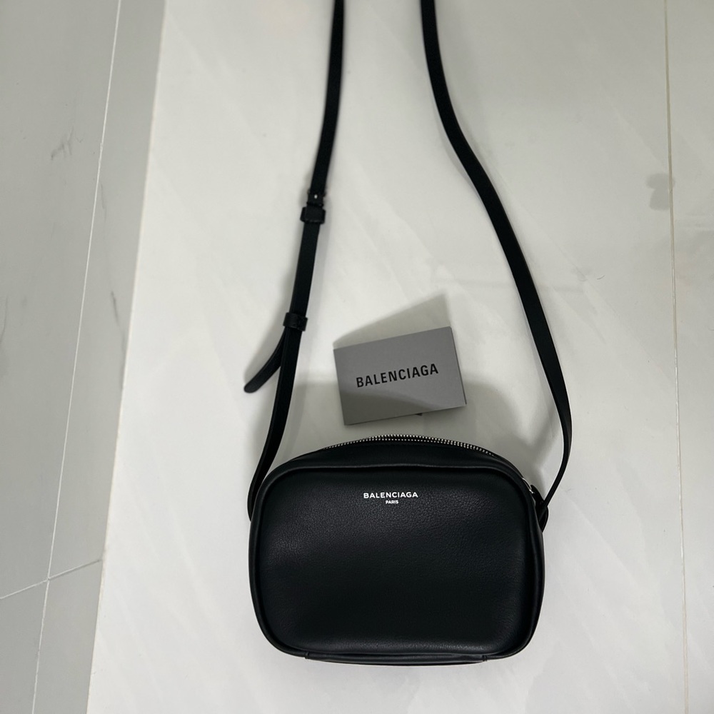 💯New Balenciaga XS Black Everyday Crossbody - Picture 4 of 14